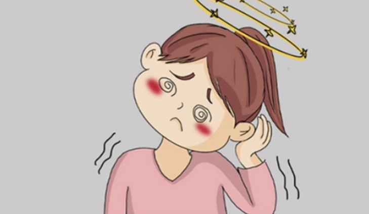耳朵经常一阵一阵疼是怎么回事
